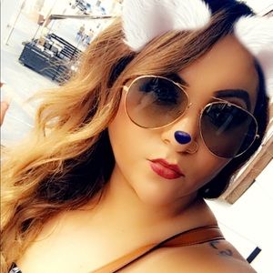 Meet your Posher, Yesenia